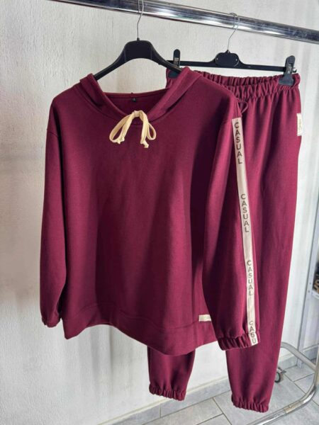 ΓΥΝΑΙΚΕΙΟ ΣΕΤ ΦΟΡΜΑΣ ΜΕ ΚΟΥΚΟΥΛΑ